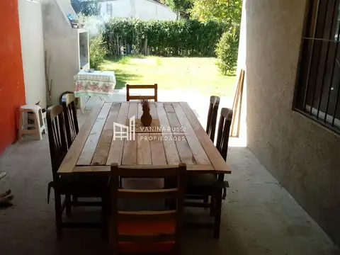 Casa en Venta con 2 cocheras