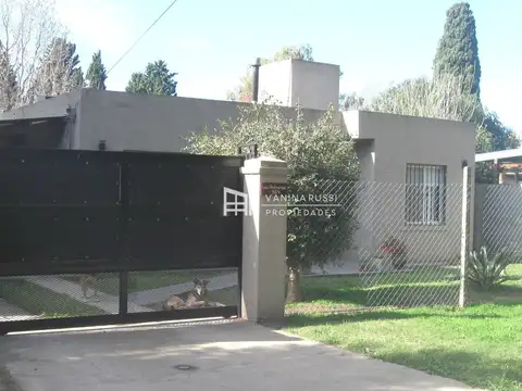 Casa 3 ambientes con 2 baños