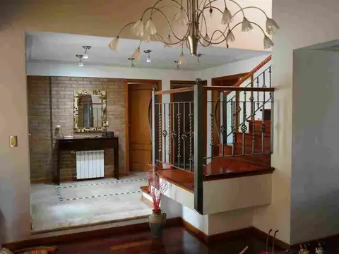 Casa en Venta en Godoy Cruz, USD 430.000