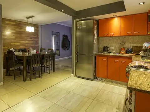 Casa 4 amb con quincho y entrada de auto