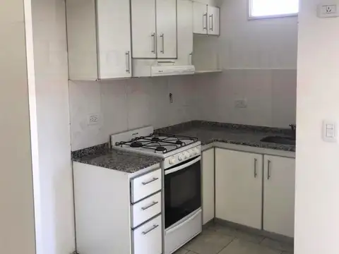 MUY BUEN DEPARTAMENTO DE 2 AMBIENTES EN LOMAS DEL MIRADOR