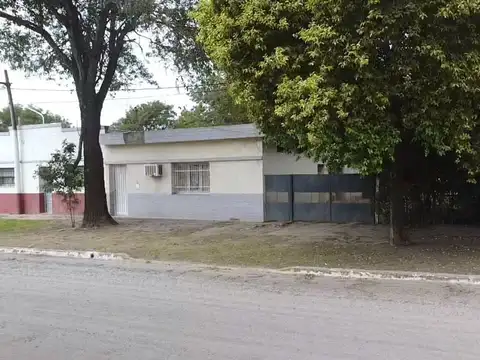 VENTA/TERRENO CON OFICINA A REFACCIONAR/LEHMANN
