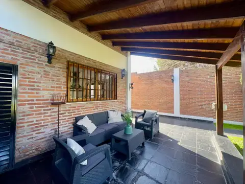 Casa en Venta con 3 cocheras