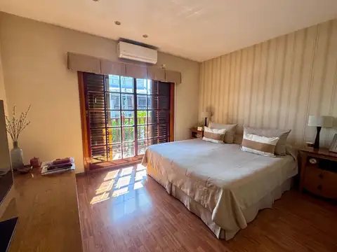 Casa 8 ambientes con 4 baños