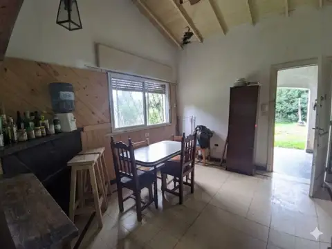 VENTA CASA CON AMPLIO JARDIN GRAL RODRIGUEZ