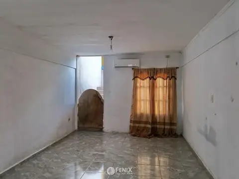 Casa 6 ambientes con 2 baños