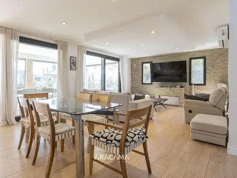 Casa 6 ambientes con 5 baños
