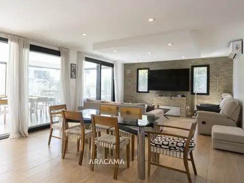 Casa en Venta con 6 cocheras