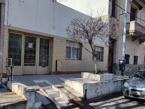 CASA con LOTE PROPIO.