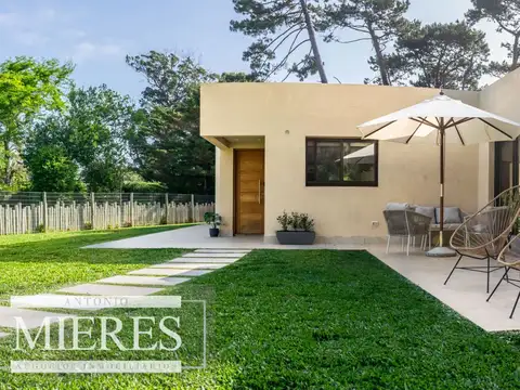 Alquiler de casa de 3 dormitorios con piscina- Punta del Est