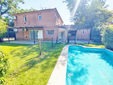 Casa 4 ambientes con 2 baños