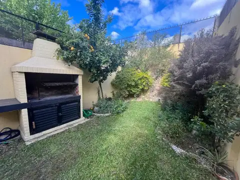 Depto Tipo Casa 2 ambientes con 1 baño