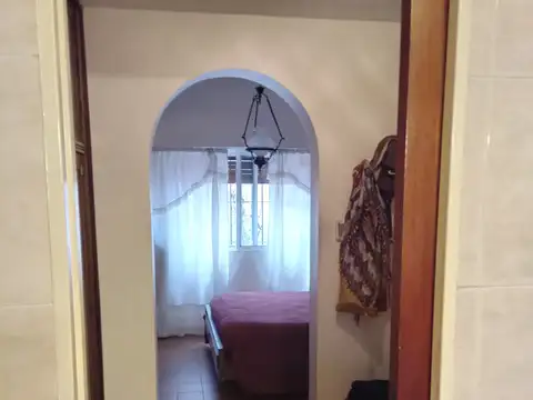 Casa en 2 plantas de 4 ambientes sobre Av. Gral. Paz
