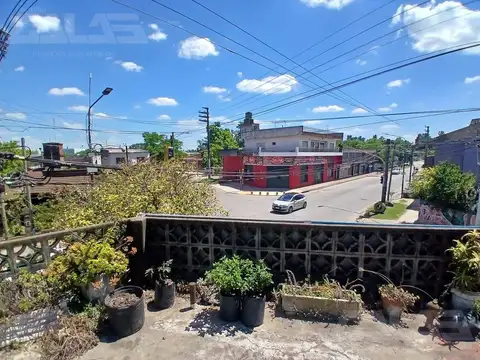 Oportunidad en zona comercial de Merlo Norte: siete locales y un departamento en Sullivan e Yrigoyen