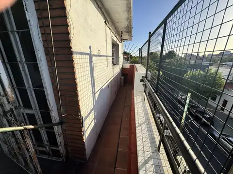 Depto Tipo Casa 4 ambientes con 2 baños