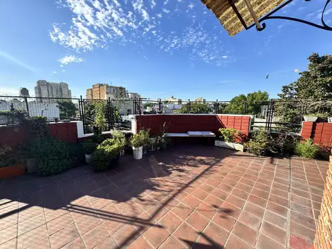 PH en venta, entrada independiente y terraza - Mataderos