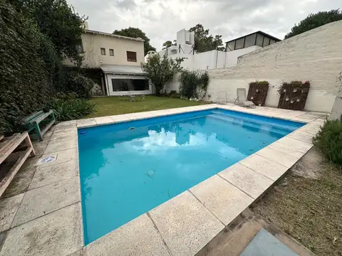 Casa a la Venta Barrio Jardín 4 dormitorios Pileta