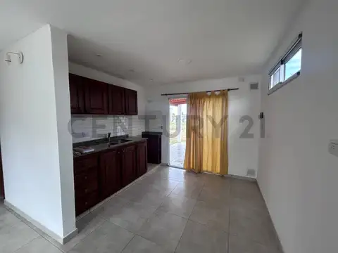 Calle 176 entre 84 y 86 8400, Piso 0