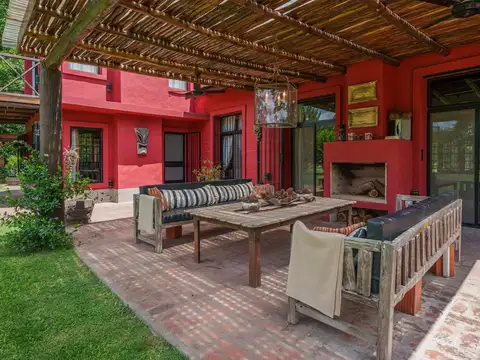 Casa en Venta con 3 cocheras