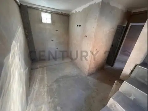VENTA TRIPLEX A ESTRENAR  4 AMBIENTES  CON PATIO EN QUILMES