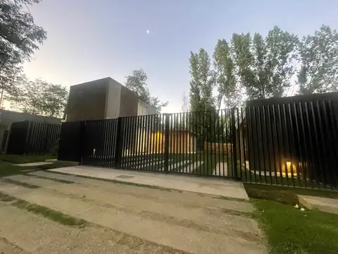 Casa en Alquiler de 3 dormitorios