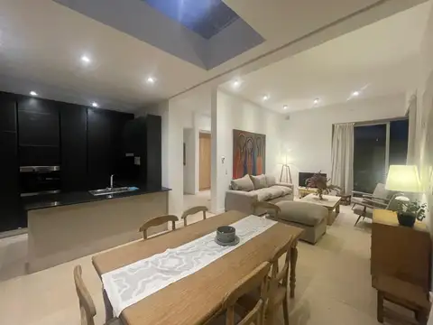 Casa en Alquiler con 1 cochera