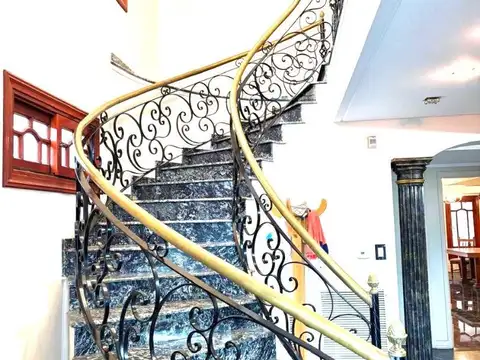 Casa 5 ambientes con 4 baños