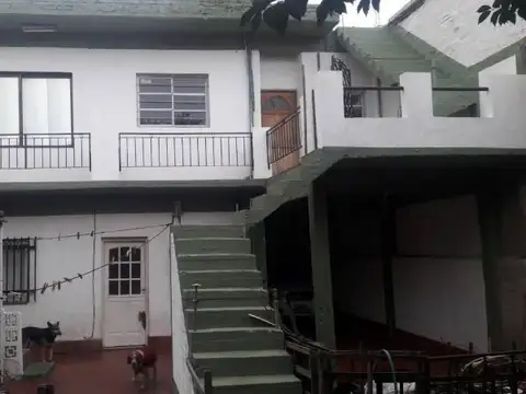 CASA 10 AMBIENTES CON COCHERAS