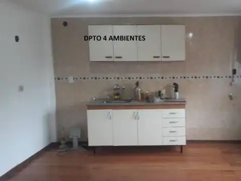 Casa 10 ambientes con 3 baños