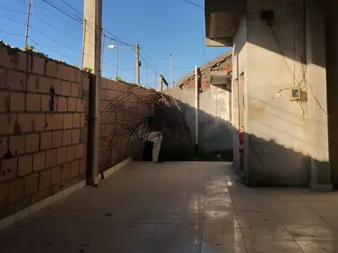 Venta galpón en construcción B/Fortunato d l plaza