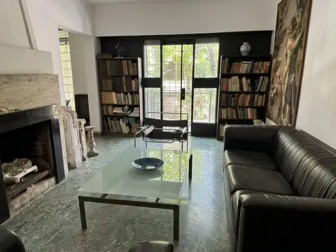 PH en venta al frente con cochera en Villa Luro