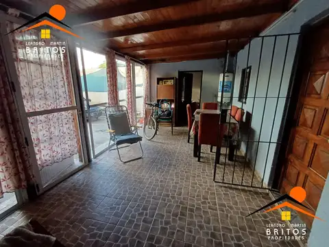 Casa 5 ambientes con 2 baños