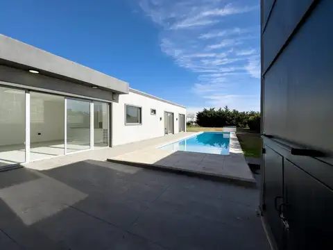 VENTA/PERMUTA - Casa de diseño - A estrenar con pileta - Las Tardes, Roldán