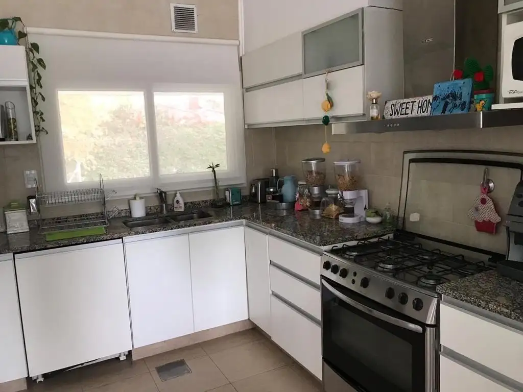 Casa en Venta - Country Club Banco Provincia