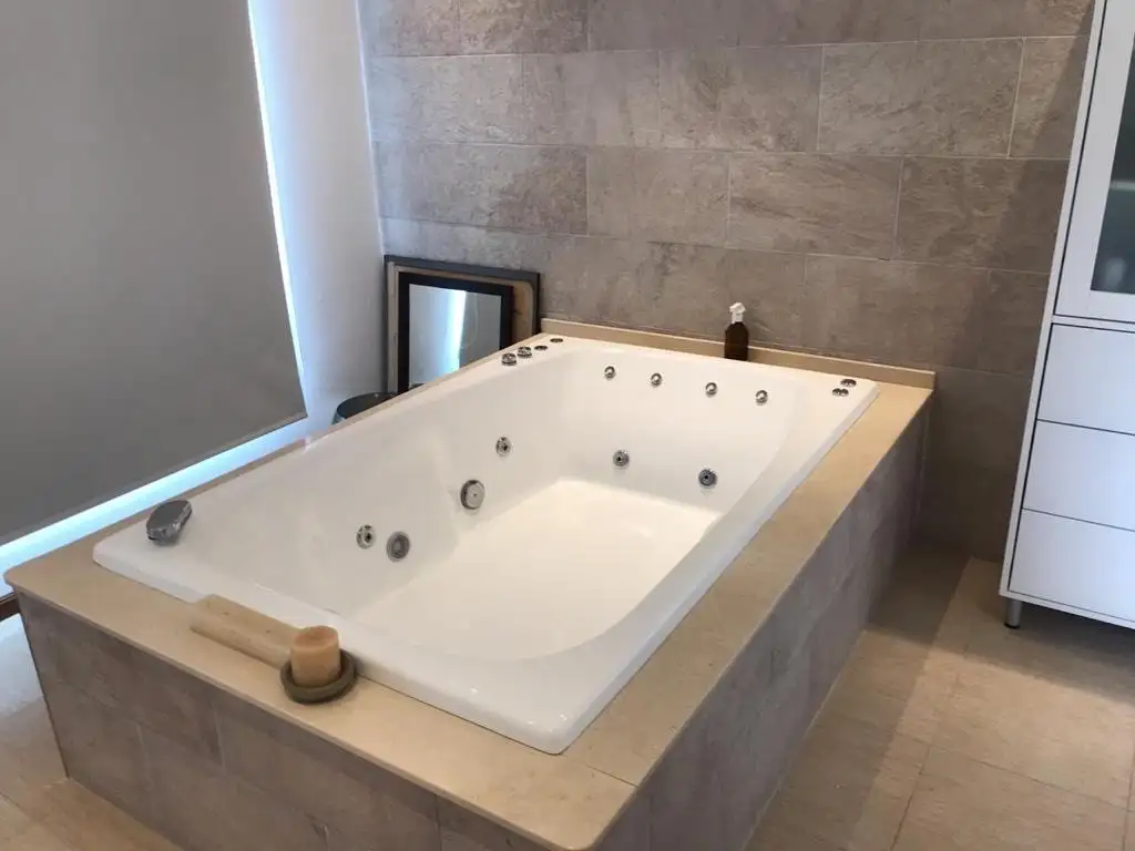 Casa - 265  m² Cubierta | 3 dormitorios | 3 baños | 5 ambientes | 1.170  m² Terreno