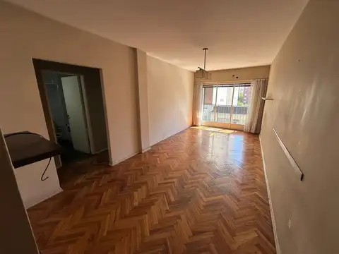 DEPARTAMENTO 3 AMBIENTES AL FRENTE CON BALCON - EXCELENTE UBICACION