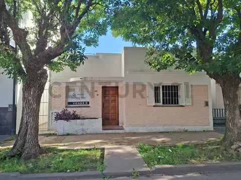 VENTA CASA 4 AMBIENTES CON PATIO EN CASEROS