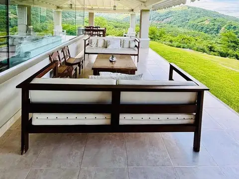 C. Julio Castellanos