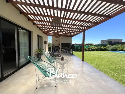 Pilar del Este - Santa Elena 100