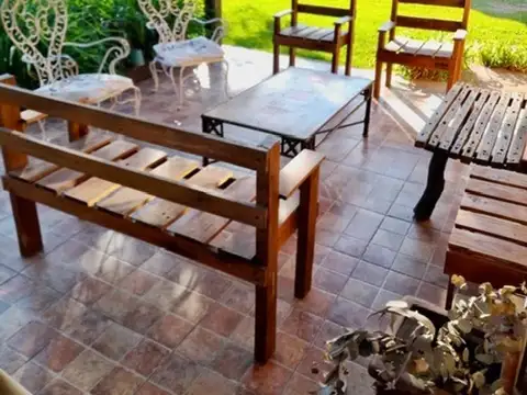 Casa 4 ambientes con 2 baños