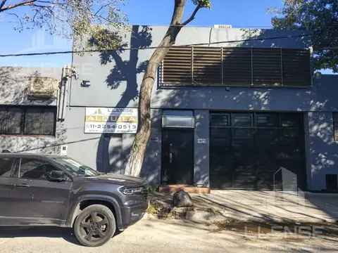 Galpón en 2 plantas de aprox 580m2 con oficinas y baños en alquiler -  Quilmes Oeste