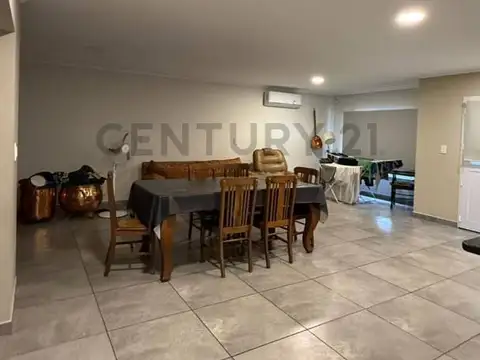 Hermosa quinta de 3 dormitorios con pileta en Los Robles