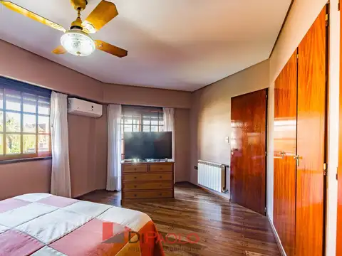 Casa 5 ambientes con 2 baños