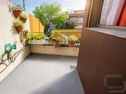 VENTA PH 4 ambientes con cochera en Liniers al frente. sin expensas. Apto crédito