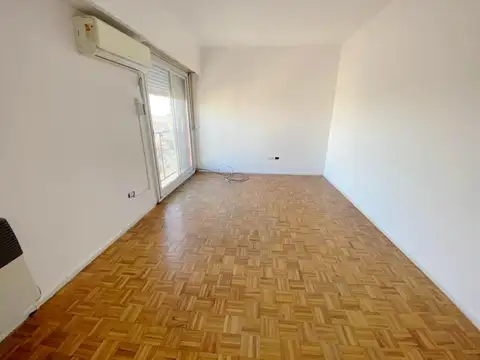 Departamento en Venta en Parque Chacabuco, USD 85.000