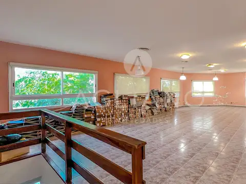 Oficina 12 ambientes con 5 baños