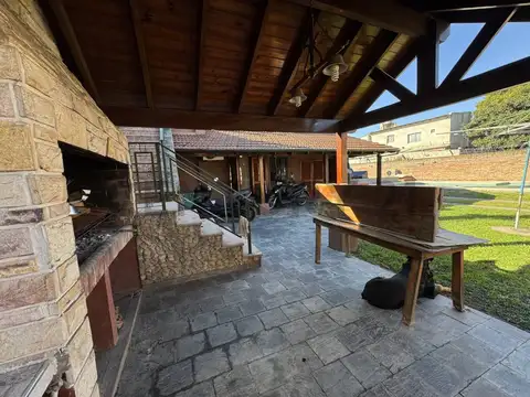 Casa en Venta con 3 cocheras