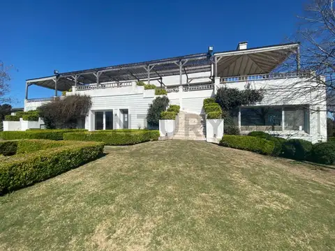 Everlinks Lujan 300, Piso 0