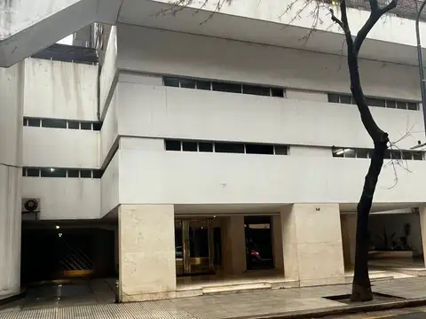 Cochera fija cubierta de facil acceso en el corazon de belgrano