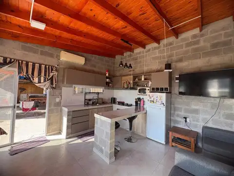 Casa 2 ambientes con 2 baños